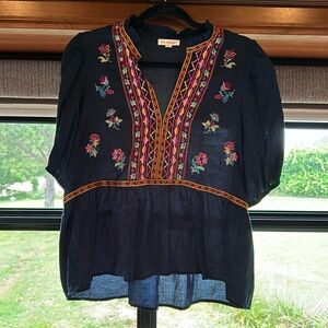 NWOT (never worn) women’s short sleeve blouse by Blu Pepper size large